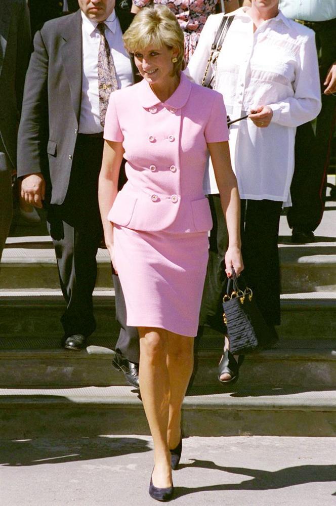 Đồ màu pastel đang rất hot nhưng từ vài chục năm trước, Công nương Diana đã mặc đẹp mãn nhãn-15