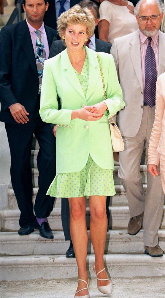 Đồ màu pastel đang rất hot nhưng từ vài chục năm trước, Công nương Diana đã mặc đẹp mãn nhãn-16