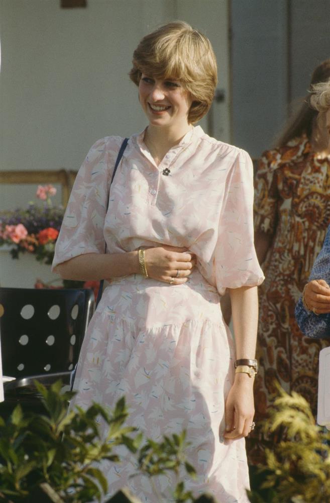 Đồ màu pastel đang rất hot nhưng từ vài chục năm trước, Công nương Diana đã mặc đẹp mãn nhãn-9