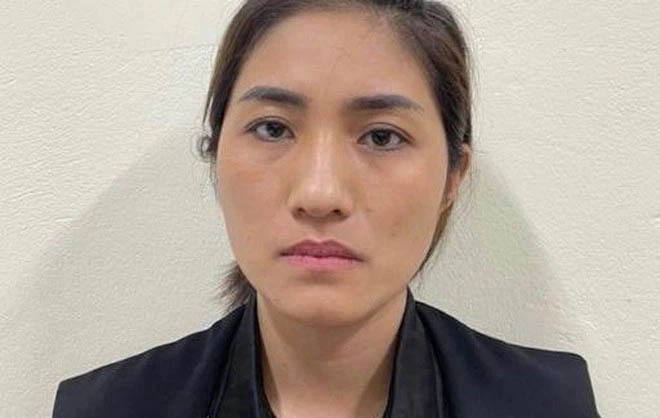 Nữ quái chuyên mang vàng giả đi bán-1