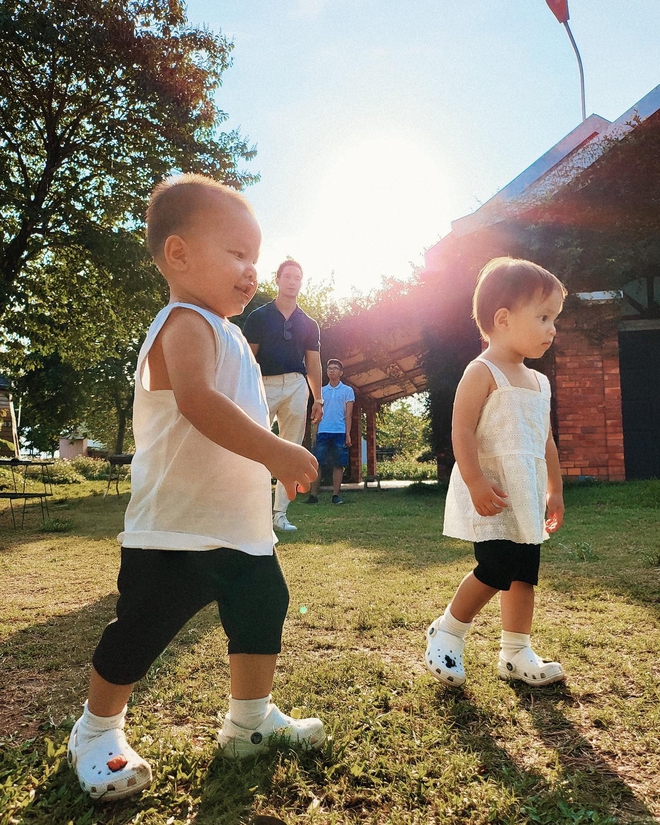 Muôn kiểu dạy con của sao Việt: Lý Hải để 4 con nằm chung dưới đất, Quyền Linh cho con ăn cơm với nước mắm, nằm quạt thay điều hòa-8