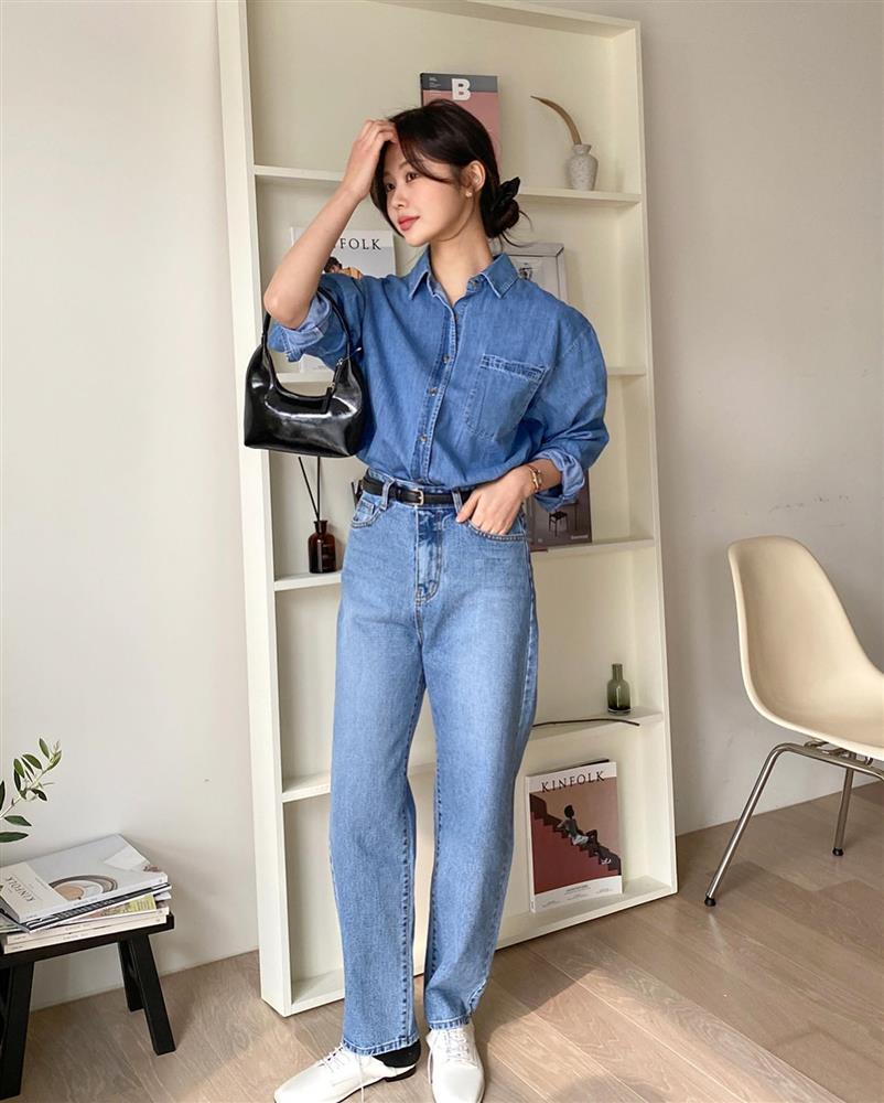 Trang phục denim-on-denim lại thành xu hướng, nàng nào diện lên cũng trẻ trung đầy phong cách-5