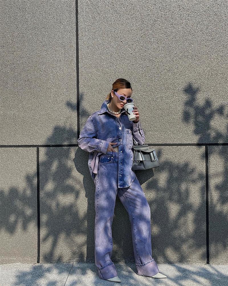 Trang phục denim-on-denim lại thành xu hướng, nàng nào diện lên cũng trẻ trung đầy phong cách-12