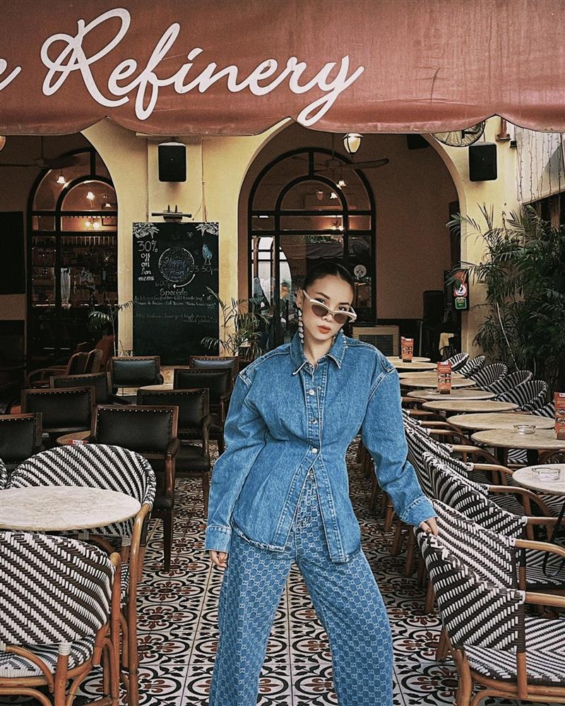 Trang phục denim-on-denim lại thành xu hướng, nàng nào diện lên cũng trẻ trung đầy phong cách-15