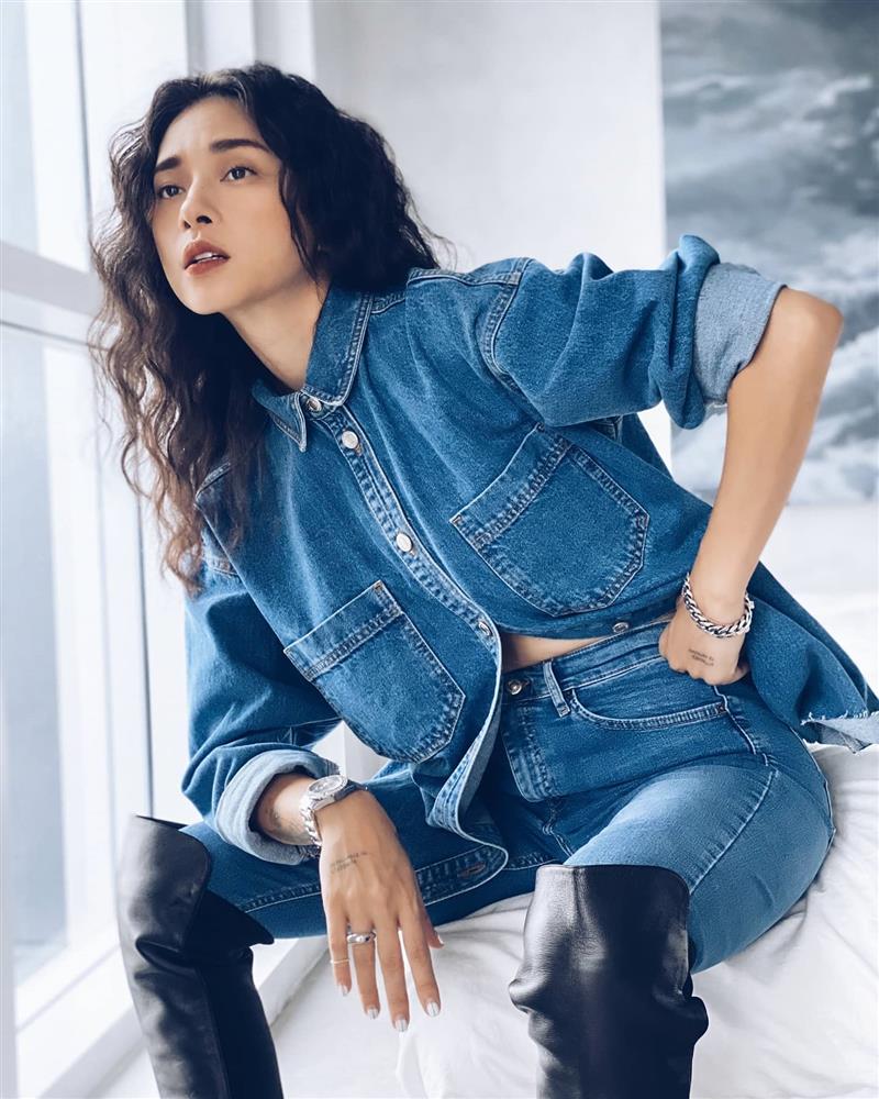 Trang phục denim-on-denim lại thành xu hướng, nàng nào diện lên cũng trẻ trung đầy phong cách-17