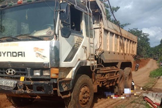 Xót xa 2 mẹ con ở Bình Phước chết thảm dưới bánh xe tải