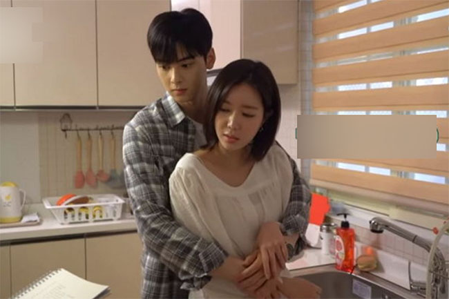 Đi công tác về, ôm vợ từ phía sau mà vợ tôi vô tình nói một câu, hôm sau chúng tôi dẫn nhau ra tòa-1