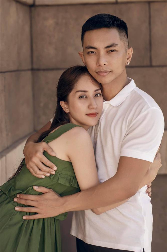 Các chị đại Vbiz khi yêu phi công trẻ: Ngô Thanh Vân được chiều như công chúa, Lệ Quyên bẽn lẽn như mới yêu lần đầu-9