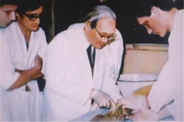 Căn bệnh khiến giáo sư, bác sĩ Tôn Thất Tùng đột ngột qua đời năm 70 tuổi-2