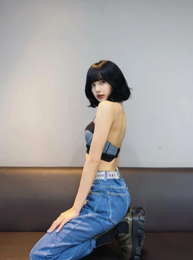 Đỉnh như Lisa, diện đồ vừa xuyên thấu vừa cut-out nhưng nhìn không hề phô phang mới tài!-6