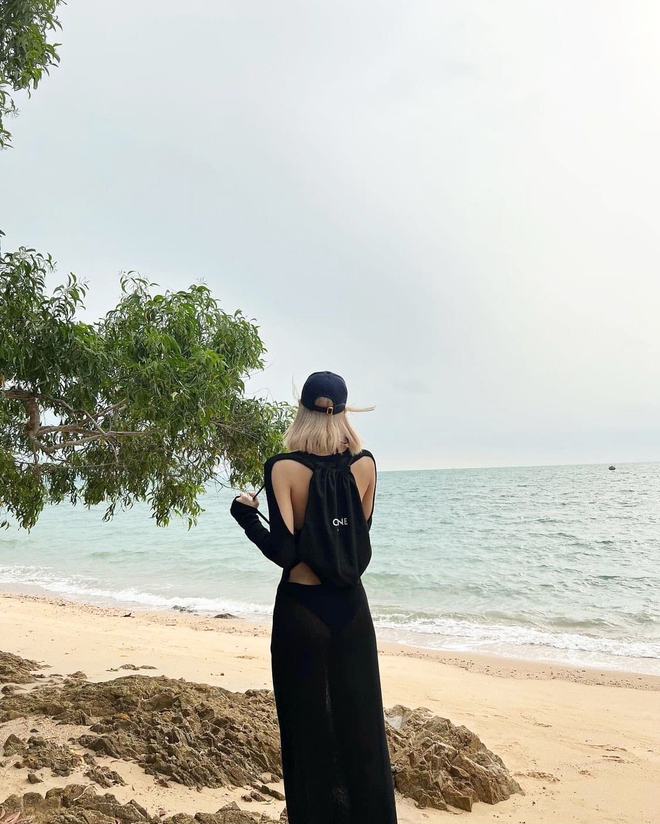 Đỉnh như Lisa, diện đồ vừa xuyên thấu vừa cut-out nhưng nhìn không hề phô phang mới tài!-3