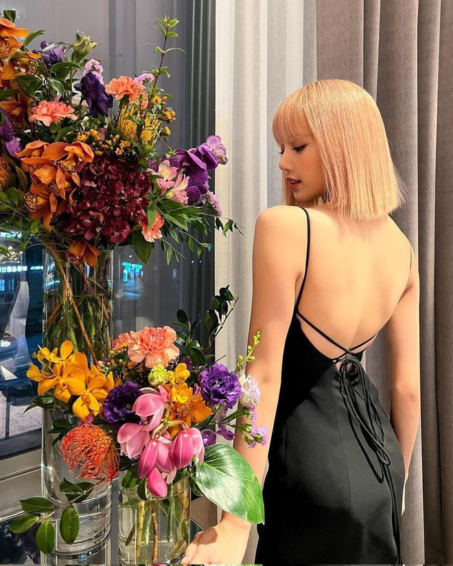 Đỉnh như Lisa, diện đồ vừa xuyên thấu vừa cut-out nhưng nhìn không hề phô phang mới tài!-7