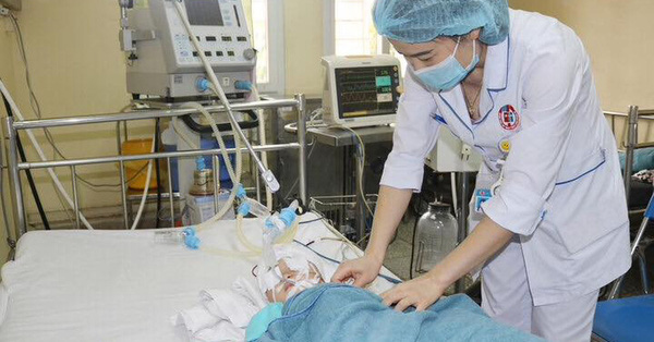 TP.HCM: Bé trai 8 tuổi ngã đập đầu vào bục giảng chấn thương não-2