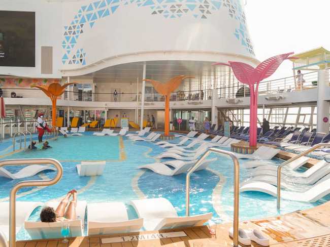 Có gì trên siêu du thuyền hạng sang lớn nhất thế giới, hóa ra thành phố trên biển là có thật-12