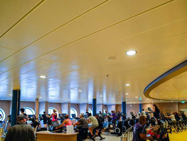 Có gì trên siêu du thuyền hạng sang lớn nhất thế giới, hóa ra thành phố trên biển là có thật-9