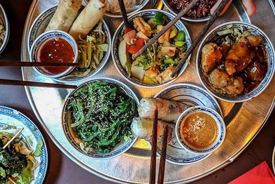 Đây là thói quen tai hại khi ăn cơm, gây