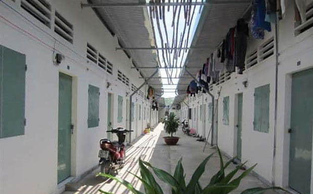 Cha mẹ đi làm phụ hồ mưu sinh, con gái 2 tuổi ngạt nước dưới cống phòng trọ-1