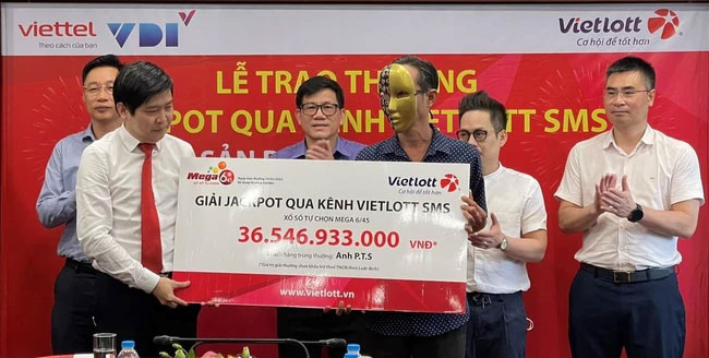 Mua Vietlott trong lúc chờ đón con, một ông bố ở TP.HCM trở thành tỷ phú-2