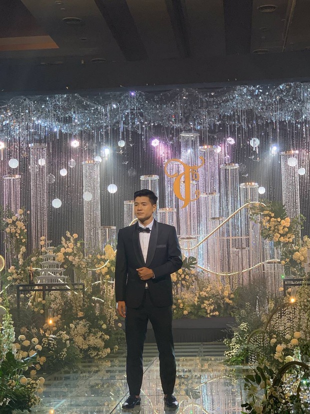 Không gian tiệc cưới của Hà Đức Chinh ở khách sạn 5 sao Hà Nội: Hoa tươi ngập tràn, tổng chi phí ngót nghét 1 tỷ!-4