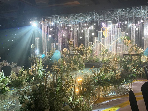 Không gian tiệc cưới của Hà Đức Chinh ở khách sạn 5 sao Hà Nội: Hoa tươi ngập tràn, tổng chi phí ngót nghét 1 tỷ!-5