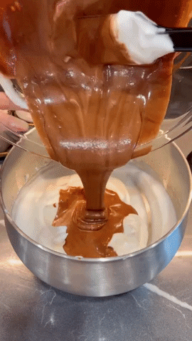 Không cần bột mì vẫn làm được bánh bông lan ngon xuất sắc: Cứu tinh của hội chị em đang ăn kiêng đây rồi-4