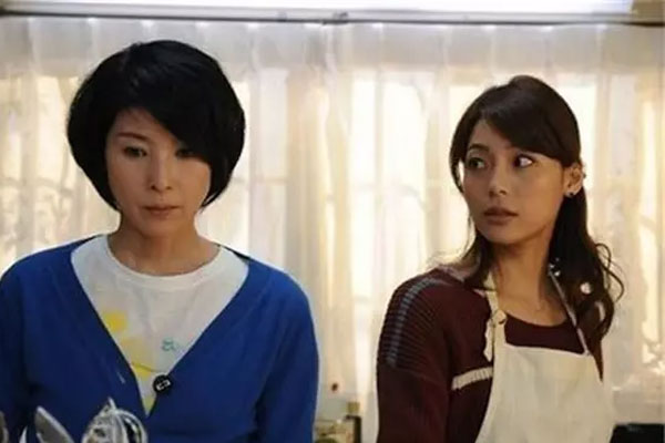 Chưa buông đũa đã bị nhắc rửa bát, con dâu hành động khiến mẹ chồng ái ngại-1