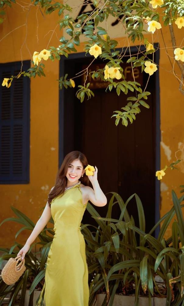 Nhan sắc đời thường chẳng kém Hoa hậu của nữ MC dẫn Lễ thượng cờ SEA Games 31-16