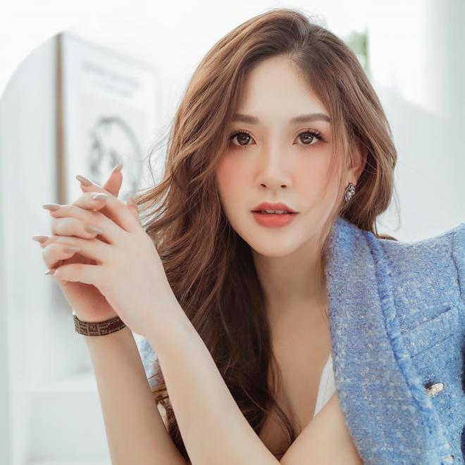 Nhan sắc đời thường chẳng kém Hoa hậu của nữ MC dẫn Lễ thượng cờ SEA Games 31-7