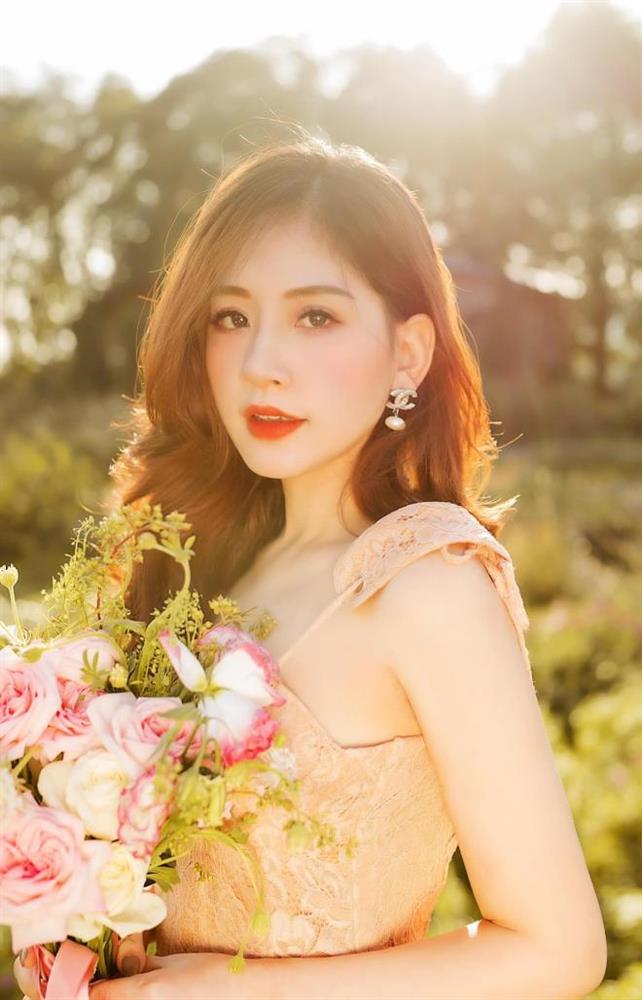 Nhan sắc đời thường chẳng kém Hoa hậu của nữ MC dẫn Lễ thượng cờ SEA Games 31-9