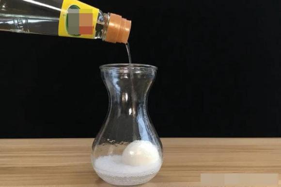 Sự khác biệt giữa nút lớn và nhỏ trên bồn cầu là gì? Hóa ra nhiều người bao năm đã ấn nhầm-6