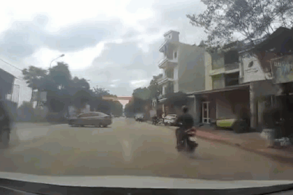 Pha lùi xe khá tốn kém” vì đặt trọn niềm tin vào người ‘xi nhan’-1