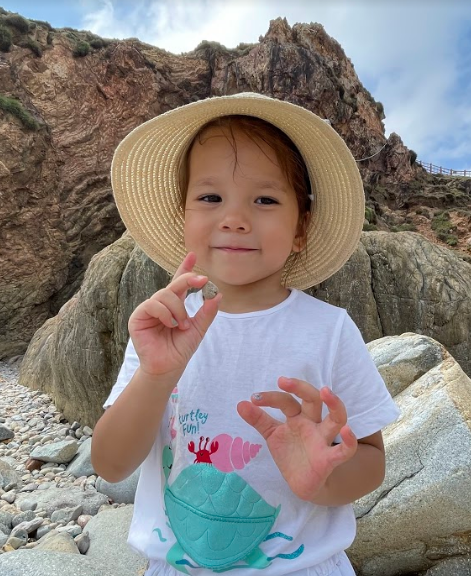 Con nhà người ta 4 tuổi làu làu 5 thứ tiếng, bố bé khẳng định không ép con nhưng luôn tạo cảm hứng, bố mẹ không giỏi ngoại ngữ vẫn có thể dạy con bằng 3 cách này-7