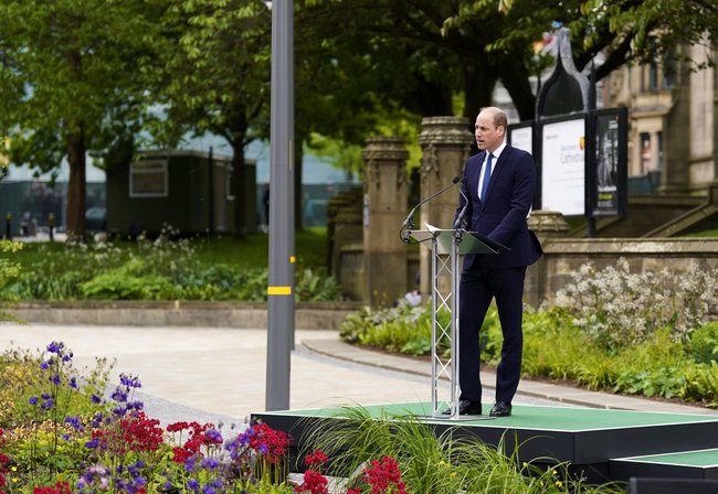 Khoảnh khắc nghẹn ngào của Hoàng tử William khi nhớ đến mẹ và Công nương Kate có cử chỉ đầy tinh tế-3