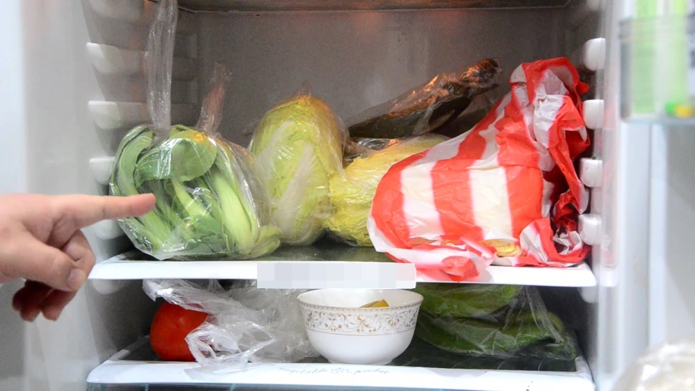 Đặt đá viên vào tủ lạnh có thể tiết kiệm được rất nhiều tiền điện: Cái số 3 đơn giản nhưng ít người biết-1