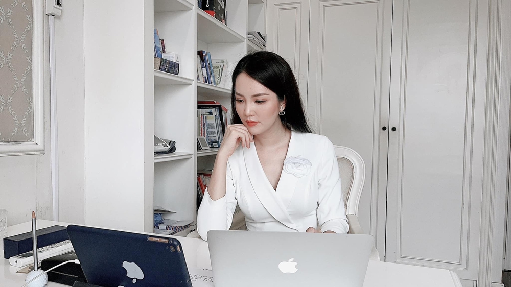 Cuộc sống kín tiếng, giản dị, tránh xa ồn ào của Á hậu Thụy Vân ở tuổi 36-2