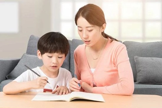 8 cách dạy con học hiệu quả giúp bé tiếp thu nhanh, rèn kỹ năng tốt