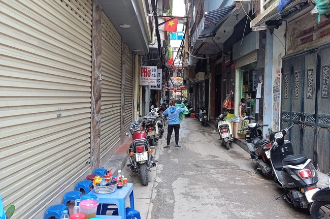 Vụ 2 bé gái nghi bị cha dượng bạo hành ở Hà Nội: Ông ngoại rơi nước mắt khi nhắc tới con gái, mong 2 cháu được ông bà nội chăm sóc-1