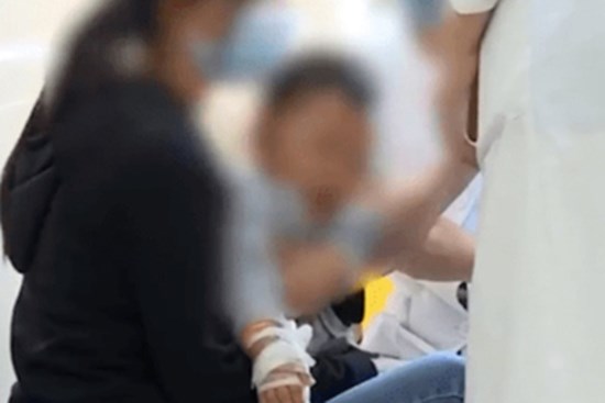 Bé trai 1 tuổi có nhiều giun trong cơ thể, nguyên nhân do cách mẹ nấu ăn