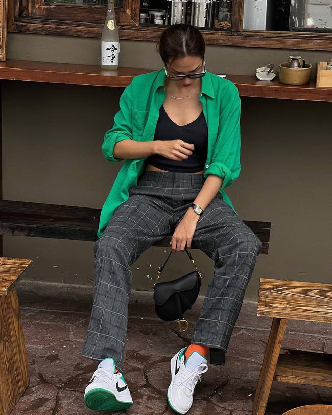 Sao Việt diện áo sơ mi màu rực rỡ theo 13 cách rất sang chứ không hề sến-12