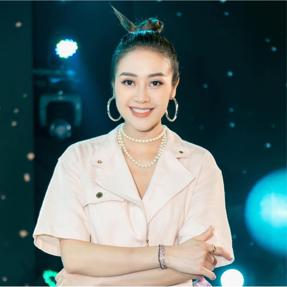 Nữ MC cầm trịch lễ khai mạc SEA Games 31: Bén duyên với truyền hình từ hồi mẫu giáo, là em gái kết nghĩa của ca sĩ Tuấn Hưng-1