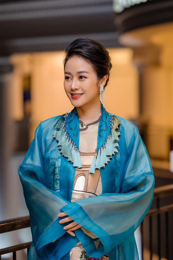 Nữ MC cầm trịch lễ khai mạc SEA Games 31: Bén duyên với truyền hình từ hồi mẫu giáo, là em gái kết nghĩa của ca sĩ Tuấn Hưng-2