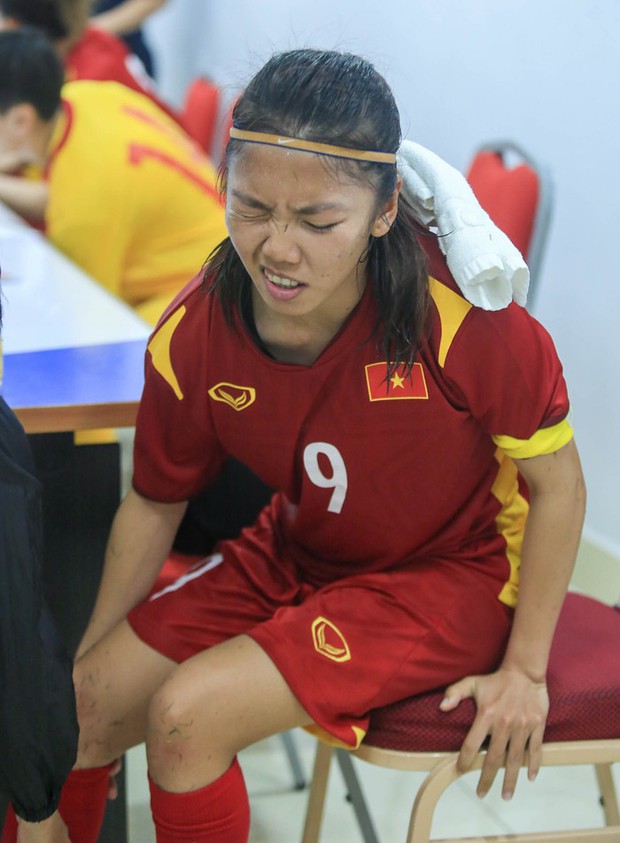 Những khoảnh khắc xúc động phía sau tinh thần thi đấu quật cường của đội tuyển nữ Việt Nam-2