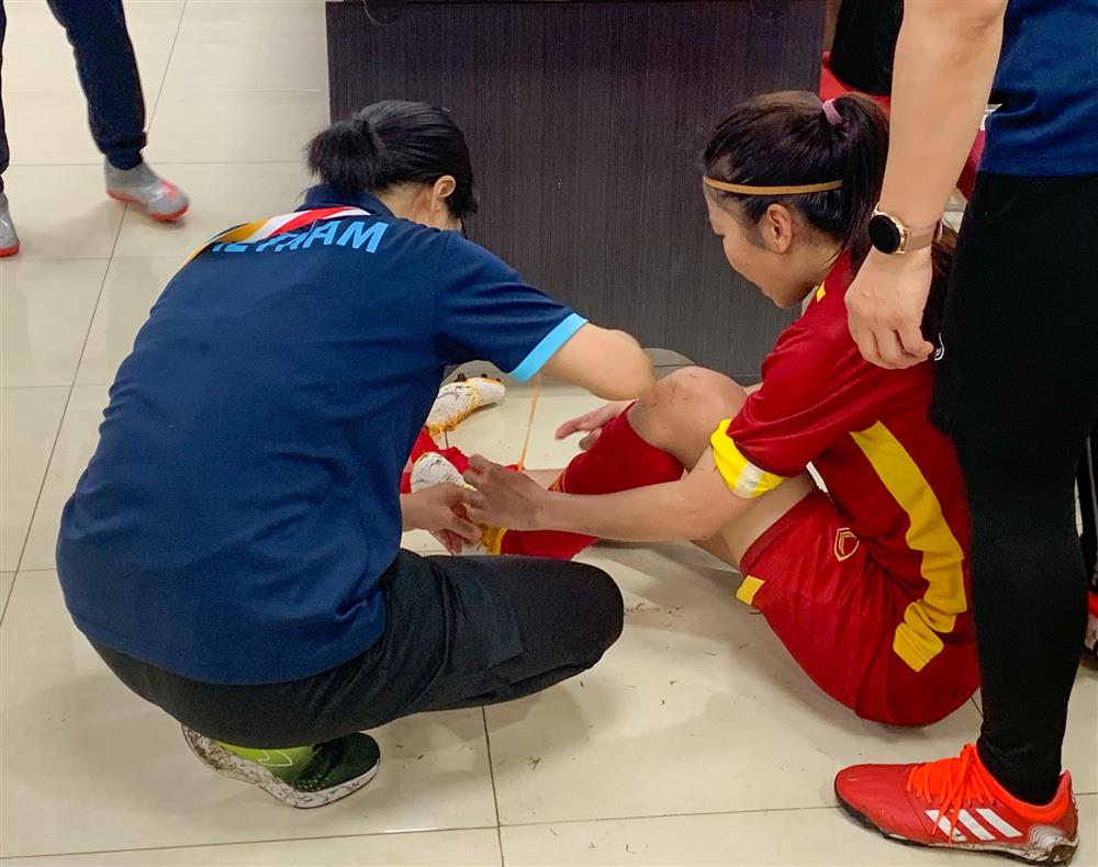 Những khoảnh khắc xúc động phía sau tinh thần thi đấu quật cường của đội tuyển nữ Việt Nam-3