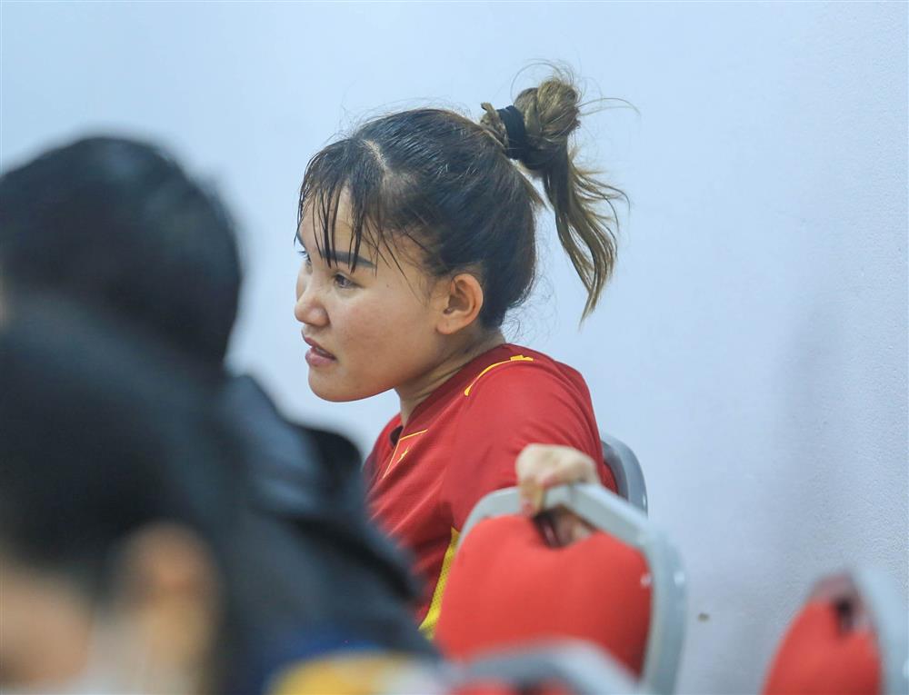 Những khoảnh khắc xúc động phía sau tinh thần thi đấu quật cường của đội tuyển nữ Việt Nam-6