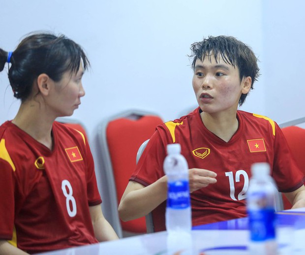Những khoảnh khắc xúc động phía sau tinh thần thi đấu quật cường của đội tuyển nữ Việt Nam-9