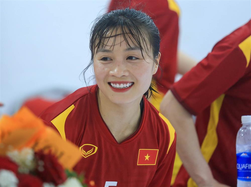 Những khoảnh khắc xúc động phía sau tinh thần thi đấu quật cường của đội tuyển nữ Việt Nam-10