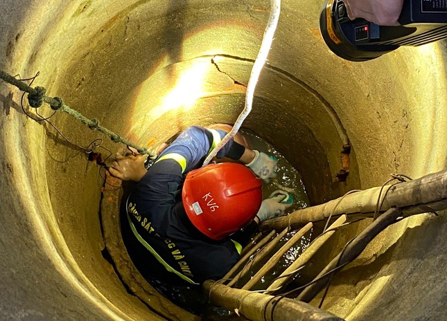 Thanh Hoá: Cứu sống người đàn ông nghi mắc kẹt nhiều ngày dưới giếng-2