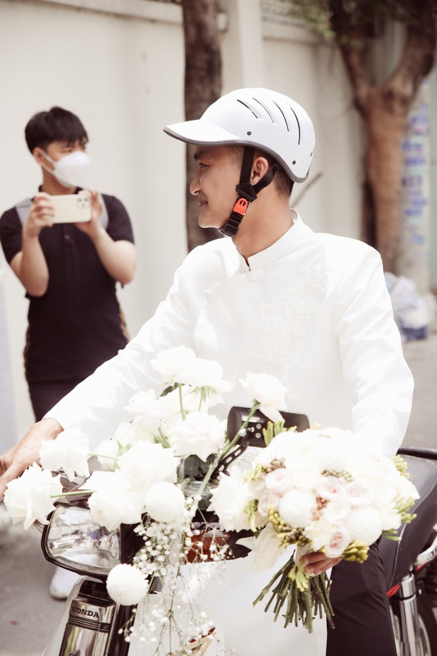 Lễ đính hôn Mạc Văn Khoa: Chú rể đón vợ bằng dàn xe dream huyền thoại, cô dâu lộ diện xinh xắn giữa không gian đầy hoa tươi!-23