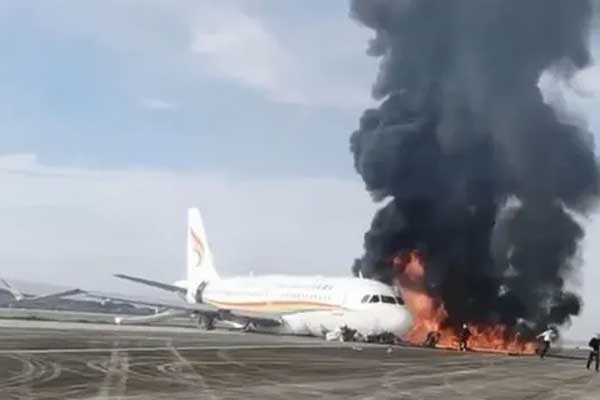 Clip: Máy bay Trung Quốc gặp sự cố, lao khỏi đường băng rồi bốc cháy dữ dội khiến nhiều hành khách bị thương-1