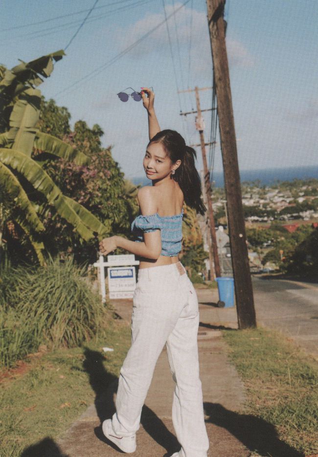 Cao thủ diện đồ hở vai chính là Jennie với 10 cách mặc gợi cảm mà vẫn duyên dáng-10